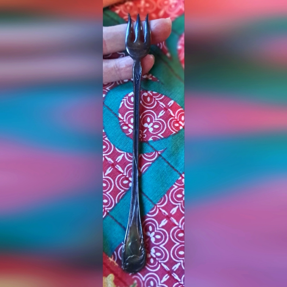 COMMUNITY TRIPLE PLUS SILVER Olive/Pickle Fork Flower De Luce  LONG HANDLED